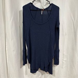 20. Free People NAVY WAFFLE KNIT THERMAL XS / PTP: 21” / LENGTH:34”